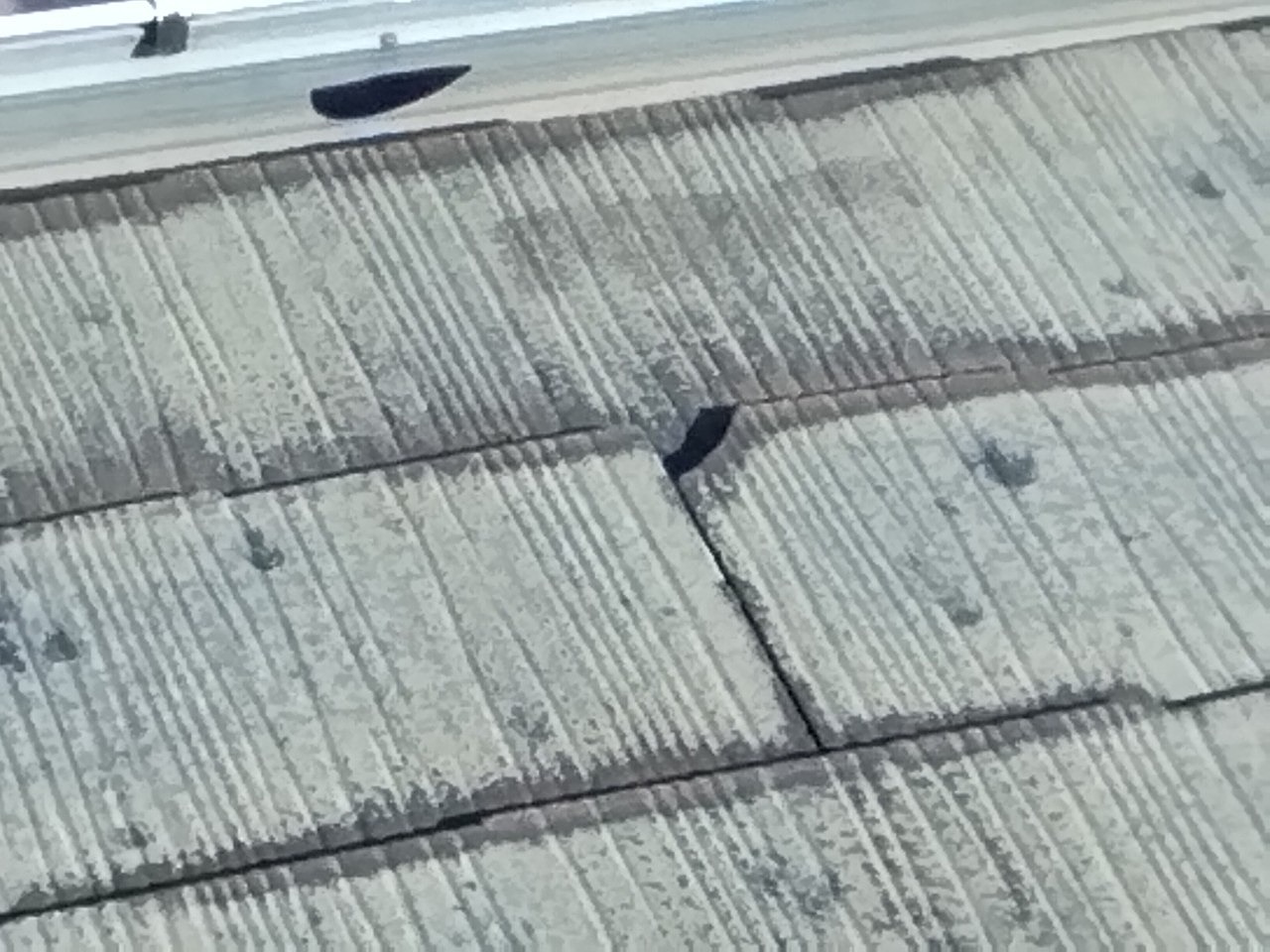 明石市での雹被害事例｜カラーベスト屋根「コロニアルクアッド」のヒビ・欠け調査報告